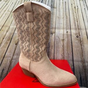 Taupe tan Western-Style cowgirl Women's Boots NIB Dallas-18 faux suede